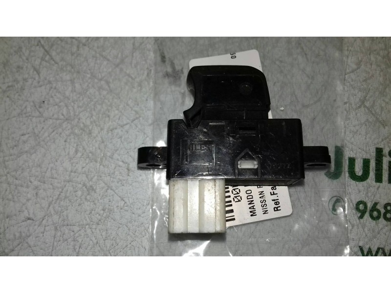 Recambio de mando elevalunas delantero derecho para nissan primera berlina (p11) 2.0 navigation referencia OEM IAM 7927Z BLANCO 