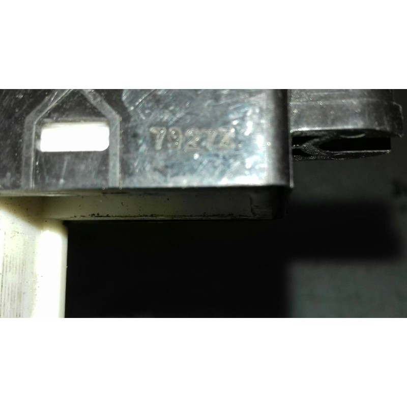 Recambio de mando elevalunas delantero derecho para nissan primera berlina (p11) 2.0 navigation referencia OEM IAM 7927Z BLANCO 