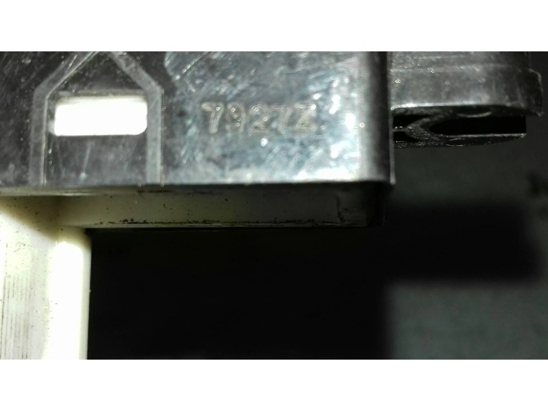 Recambio de mando elevalunas delantero derecho para nissan primera berlina (p11) 2.0 navigation referencia OEM IAM 7927Z BLANCO 