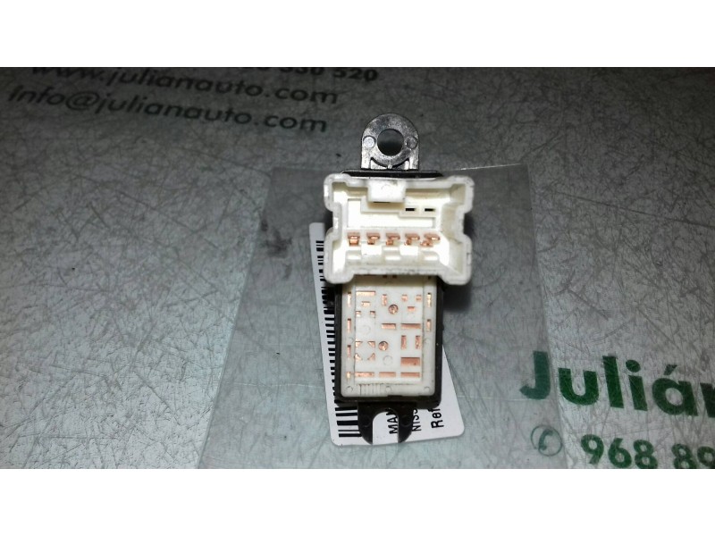 Recambio de mando elevalunas delantero derecho para nissan primera berlina (p11) 2.0 navigation referencia OEM IAM 7927Z BLANCO 