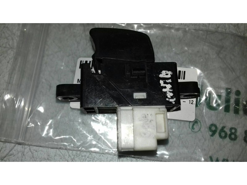 Recambio de mando elevalunas trasero derecho para nissan almera tino (v10m) acenta referencia OEM IAM  BLANCO 5 + 1 PINES