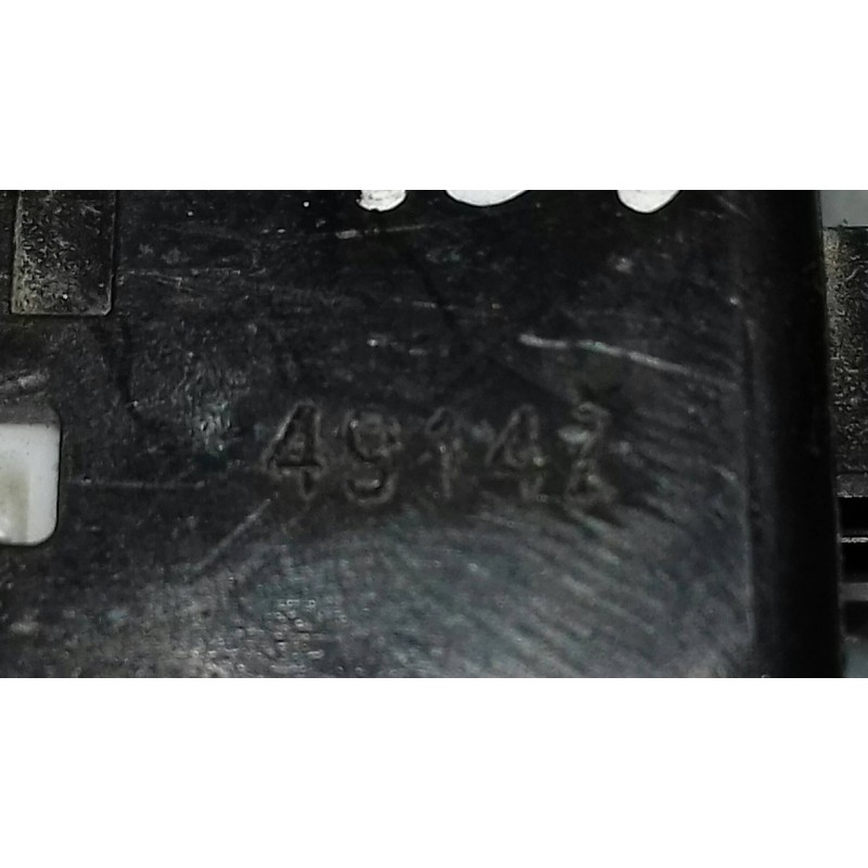 Recambio de mando elevalunas delantero derecho para nissan almera (n15) gx referencia OEM IAM 49142 BLANCO 5 + 1 PINES