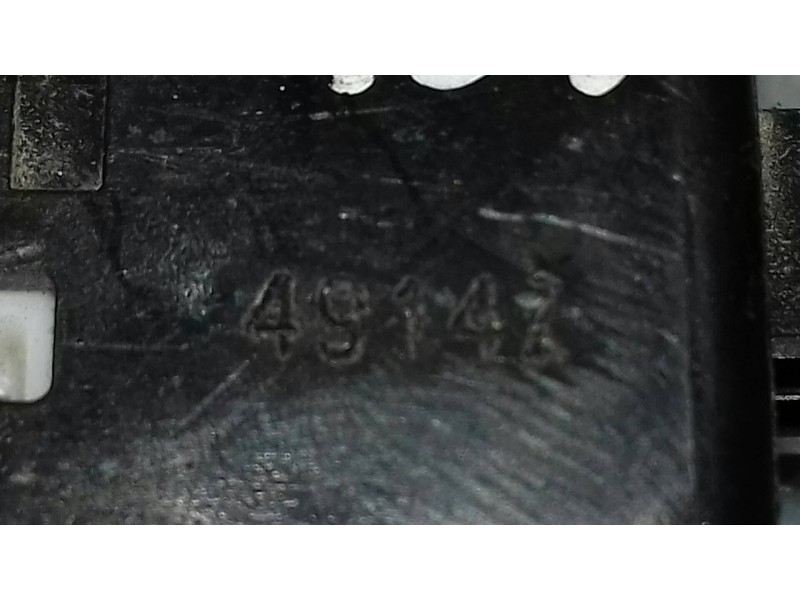 Recambio de mando elevalunas delantero derecho para nissan almera (n15) gx referencia OEM IAM 49142 BLANCO 5 + 1 PINES