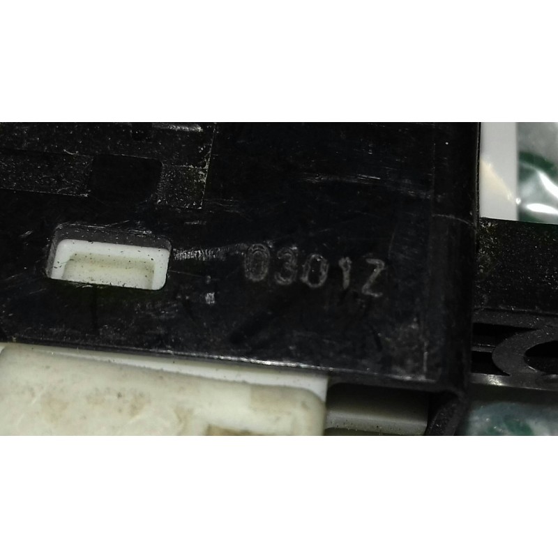 Recambio de mando elevalunas trasero derecho para nissan almera (n15) gx referencia OEM IAM 0301Z BLANCO 5 + 1 PINES