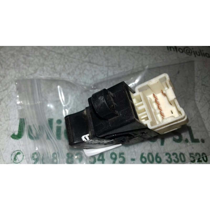 Recambio de mando elevalunas trasero derecho para nissan almera (n15) gx referencia OEM IAM 0301Z BLANCO 5 + 1 PINES