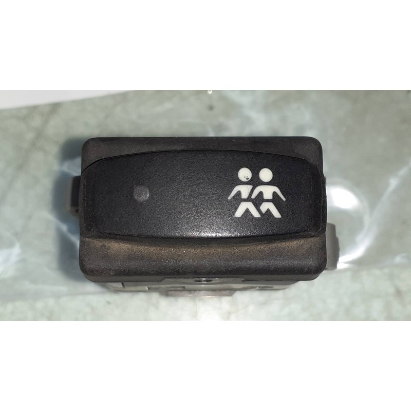 Recambio de interruptor para renault megane ii classic berlina confort authentique referencia OEM IAM 307799A CIERRE NEGRO