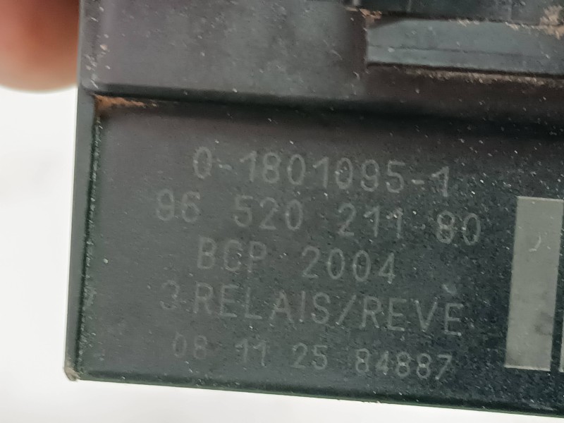 Recambio de caja precalentamiento para peugeot partner kombi premium referencia OEM IAM 9652021180  