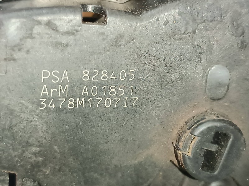 Recambio de cerradura puerta delantera derecha para peugeot partner kombi premium referencia OEM IAM 828405  ELECTRICA