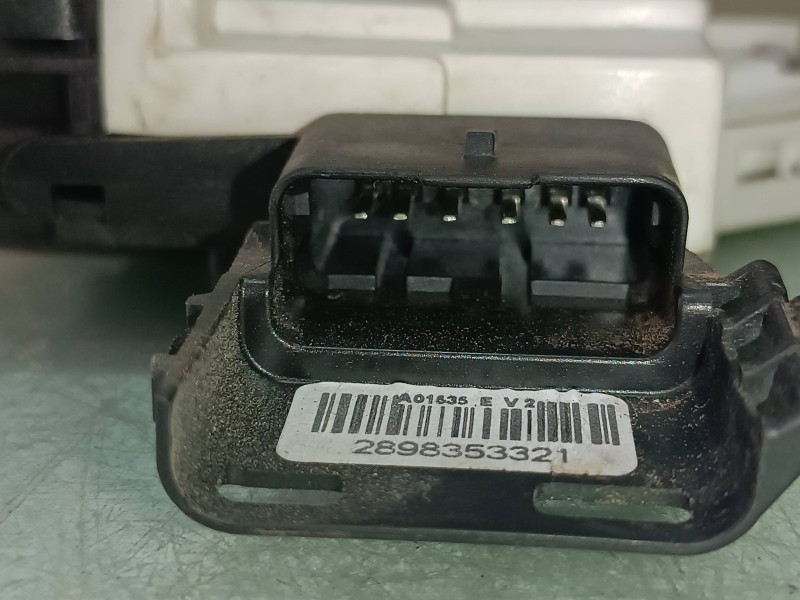 Recambio de cerradura puerta delantera derecha para peugeot partner kombi premium referencia OEM IAM 828405  ELECTRICA