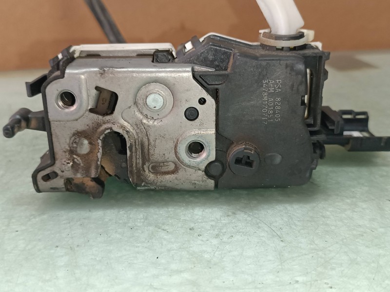 Recambio de cerradura puerta delantera derecha para peugeot partner kombi premium referencia OEM IAM 828405  ELECTRICA