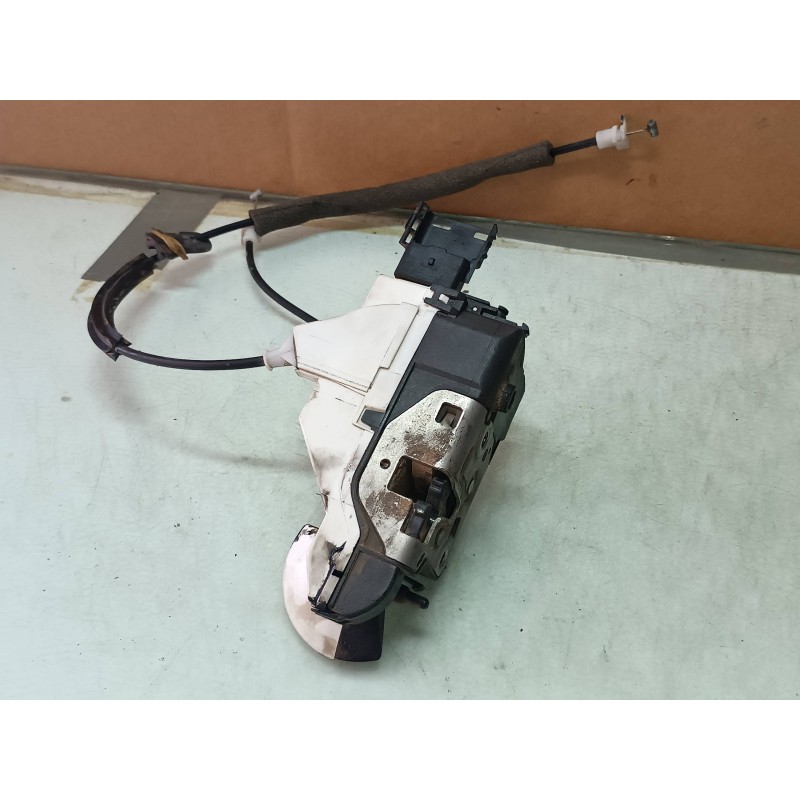 Recambio de cerradura puerta delantera izquierda para peugeot partner kombi premium referencia OEM IAM 828406  ELECTRICA