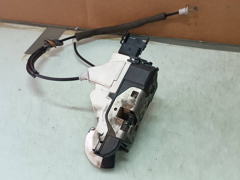 Recambio de cerradura puerta delantera izquierda para peugeot partner kombi premium referencia OEM IAM 828406  ELECTRICA