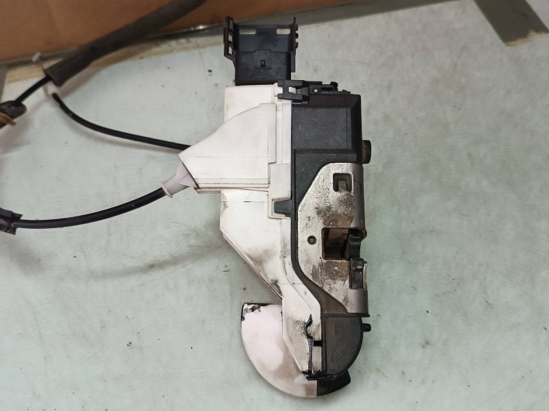 Recambio de cerradura puerta delantera izquierda para peugeot partner kombi premium referencia OEM IAM 828406  ELECTRICA