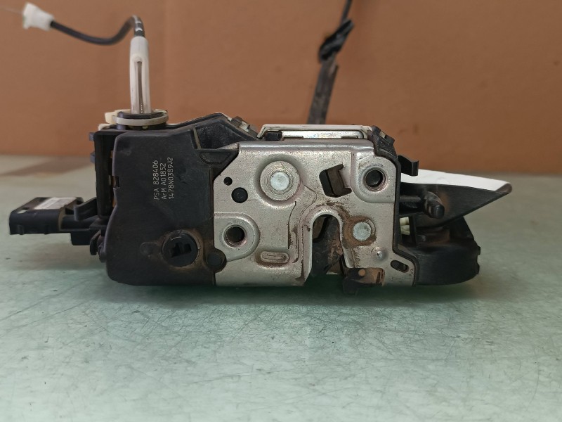 Recambio de cerradura puerta delantera izquierda para peugeot partner kombi premium referencia OEM IAM 828406  ELECTRICA