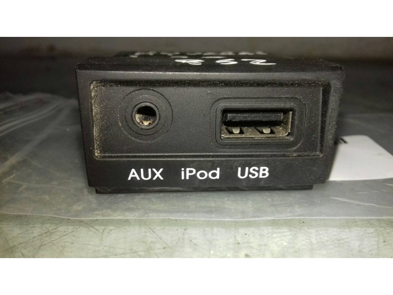 Recambio de interruptor para hyundai i20 basis referencia OEM IAM 961201J000 PBMC1310241986 AUX IPOD USB