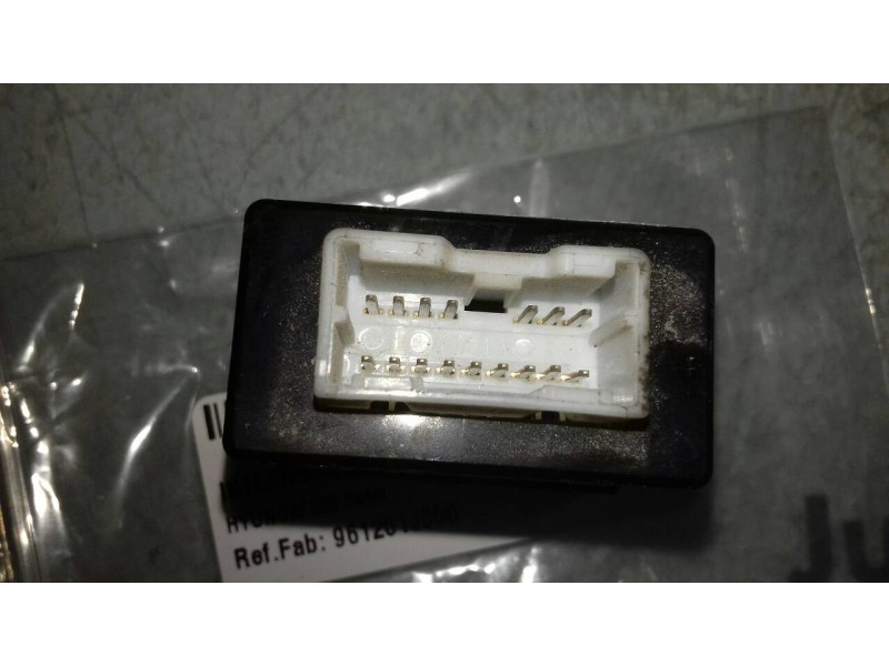 Recambio de interruptor para hyundai i20 basis referencia OEM IAM 961201J000 PBMC1310241986 AUX IPOD USB