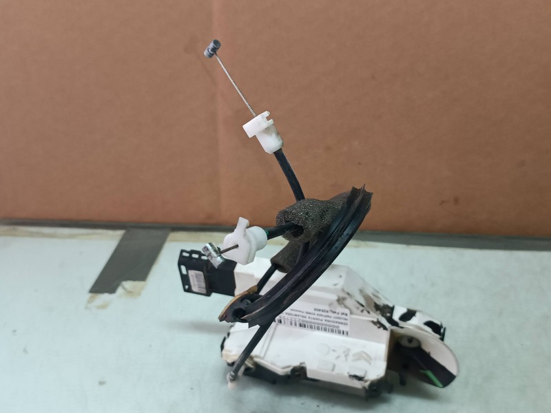 Recambio de cerradura puerta delantera izquierda para peugeot partner kombi premium referencia OEM IAM 828406  ELECTRICA