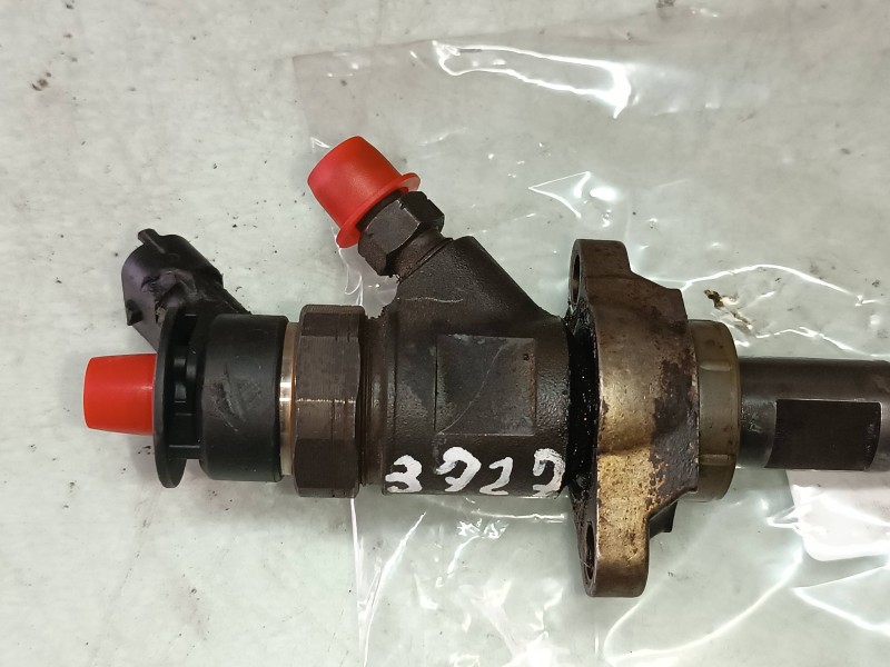 Recambio de inyector para peugeot partner kombi premium referencia OEM IAM 0445110311 620033 CONECTOR 2 PINES