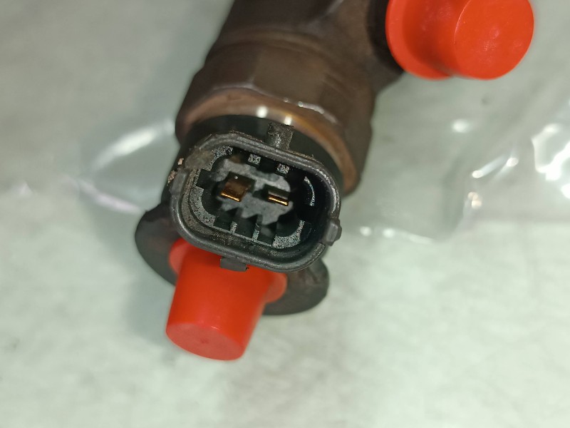 Recambio de inyector para peugeot partner kombi premium referencia OEM IAM 0445110311 620033 CONECTOR 2 PINES