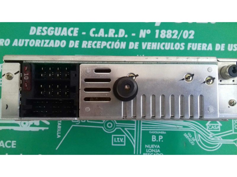 Recambio de sistema audio / radio cd para peugeot partner (s2) combi plus referencia OEM IAM 96608399XT PU2471A CLARIO