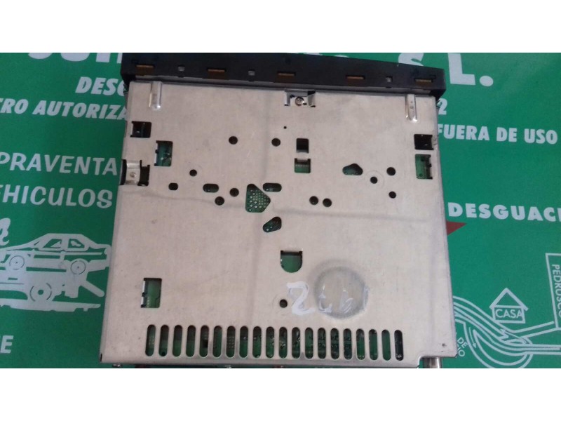 Recambio de sistema audio / radio cd para peugeot partner (s2) combi plus referencia OEM IAM 96608399XT PU2471A CLARIO