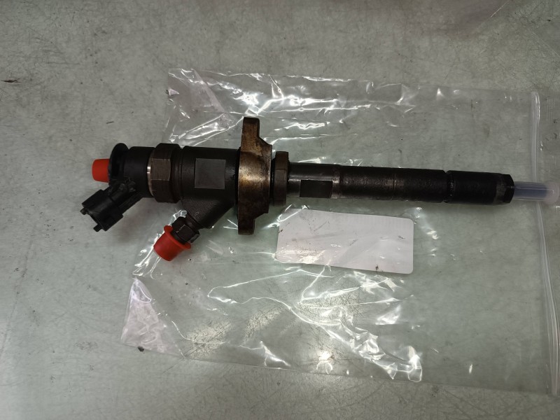 Recambio de inyector para peugeot partner kombi premium referencia OEM IAM 0445110311 620033 CONECTOR 2 PINES