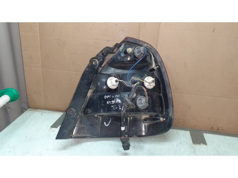 Recambio de piloto trasero izquierdo para daewoo nubira berlina se (1999) referencia OEM IAM 0311001419  