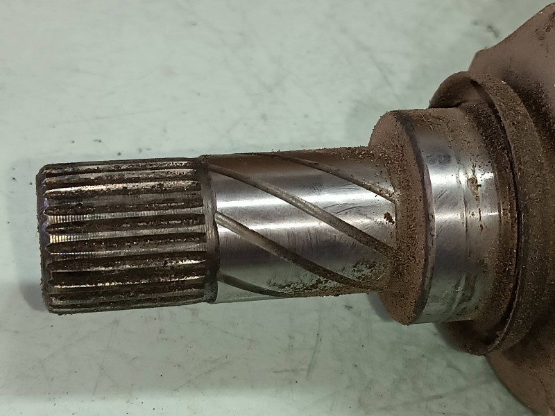 Recambio de transmision delantera izquierda para renault megane ii classic berlina dynamique referencia OEM IAM 8200330413  