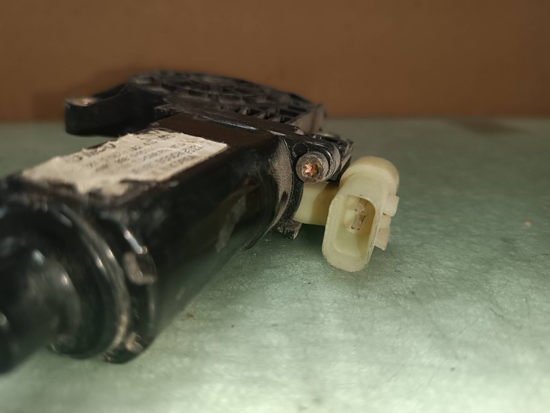 Recambio de motor elevalunas delantero izquierdo para hyundai getz (tb) 1.5 crdi referencia OEM IAM 988101C100  CONECTOR 2 PINES