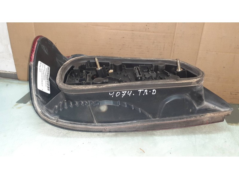 Recambio de piloto trasero derecho para peugeot 306 berlina 3/4/5 puertas (s2) xt referencia OEM IAM 2321D  VALEO