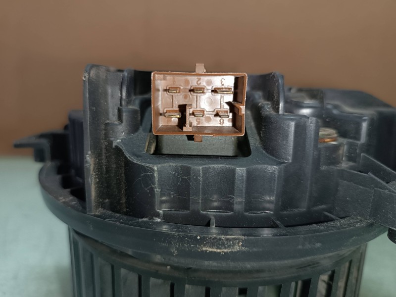 Recambio de ventilador calefaccion para audi a4 berlina (8e) 1.9 tdi (96kw) referencia OEM IAM 8E1820021A K01000CCW VALEO