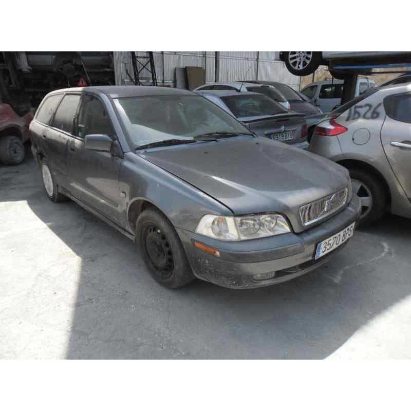 volvo v40 familiar del año 2001