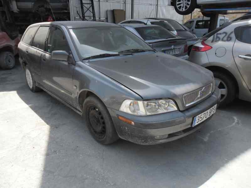 volvo v40 familiar del año 2001
