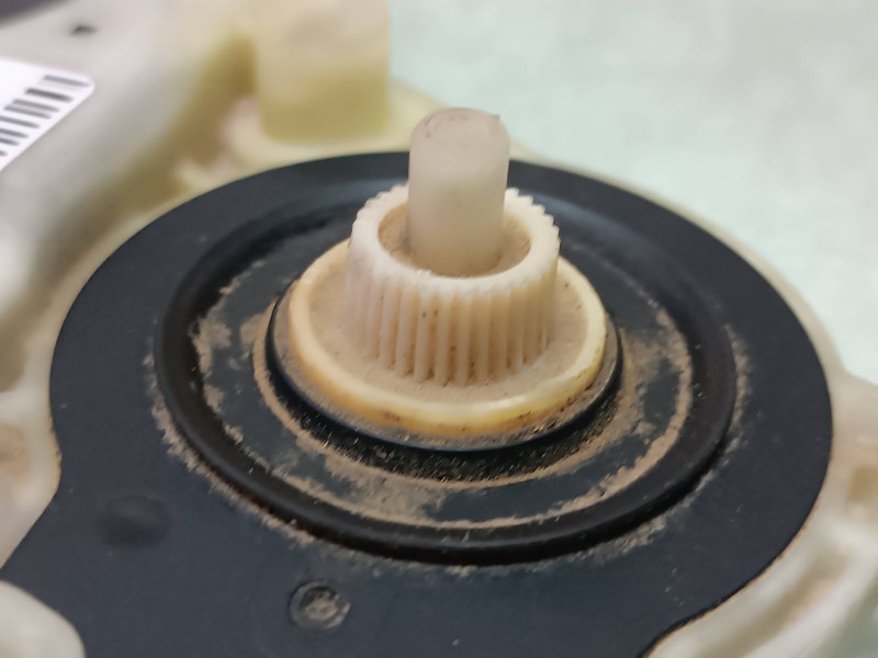 Recambio de motor elevalunas delantero izquierdo para citroen c4 berlina collection referencia OEM IAM 9681575280 964873100 BROS