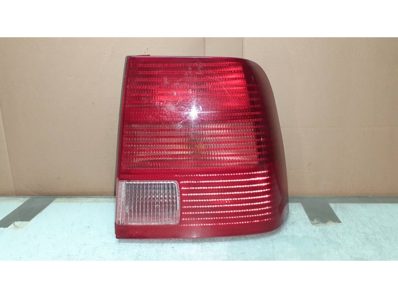 Recambio de piloto trasero derecho para volkswagen passat berlina (3b2) comfortline referencia OEM IAM 3B5945257  