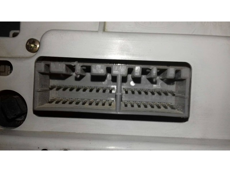 Recambio de cuadro instrumentos para kia cerato 1.5 lx crdi familiar (5-ptas.) referencia OEM IAM D23940032F300 20041206 