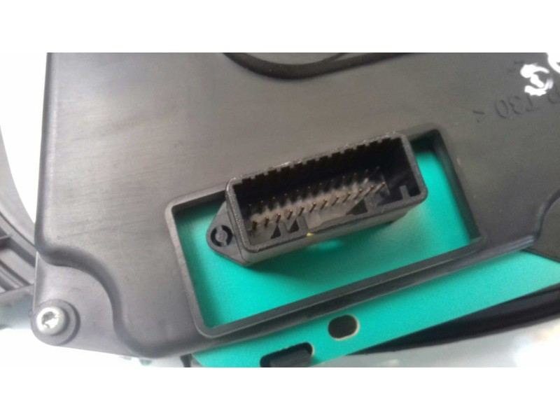 Recambio de cuadro instrumentos para dacia sandero básico referencia OEM IAM 248104193R P248104193R 21677499