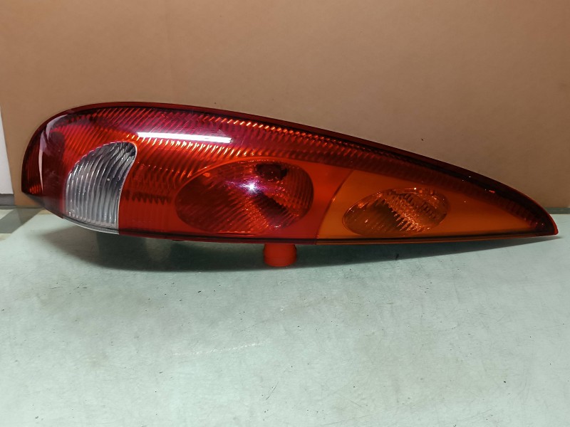 Recambio de piloto trasero izquierdo para nissan almera tino (v10m) ambience referencia OEM IAM   VALEO