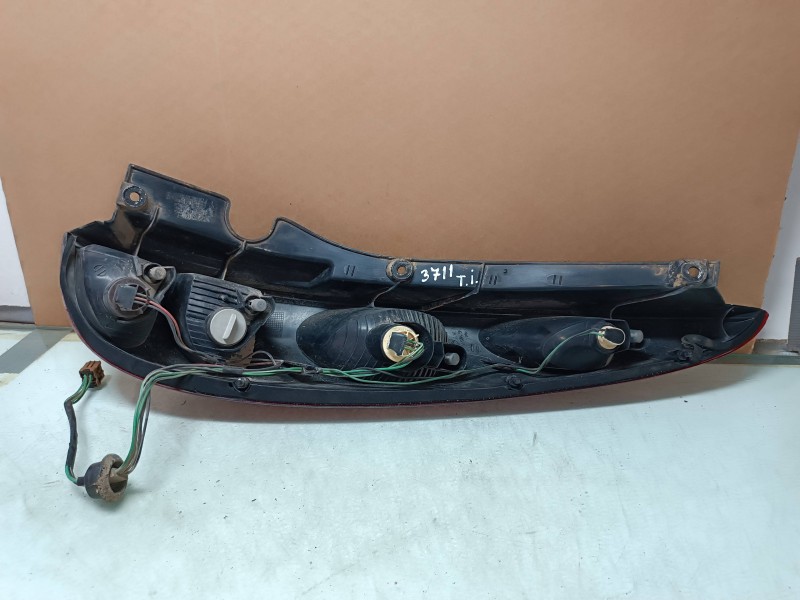 Recambio de piloto trasero izquierdo para nissan almera tino (v10m) ambience referencia OEM IAM   VALEO