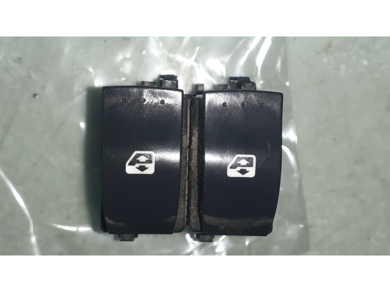 Recambio de mando elevalunas delantero izquierdo para renault laguna ii (bg0) dynamique referencia OEM IAM 015088B 434401 BLANCO