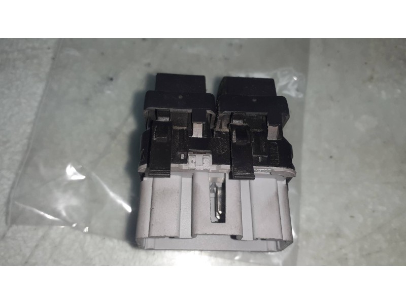 Recambio de mando elevalunas delantero izquierdo para renault laguna ii (bg0) dynamique referencia OEM IAM 015088B 434401 BLANCO