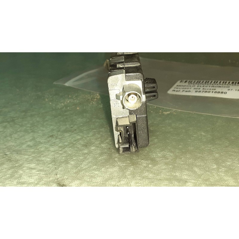 Recambio de modulo electronico para peugeot 308 access referencia OEM IAM 9678016880 CONECTOR 3 PINES AMPLIFICADOR ANTENA