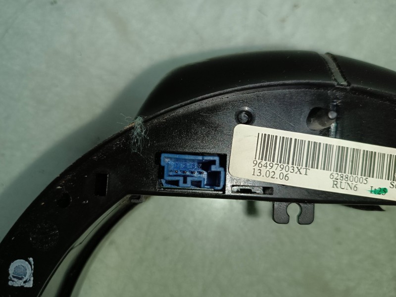 Recambio de mando volante para citroen c4 berlina collection referencia OEM IAM 96497903XT 62880005 VALEO