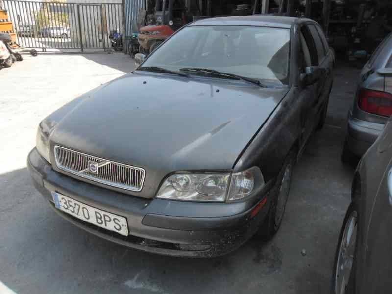 volvo v40 familiar del año 2001