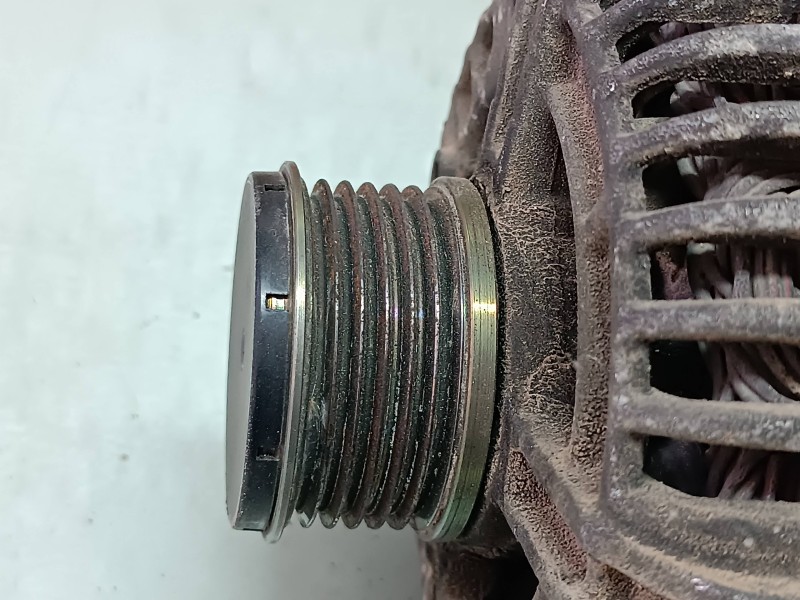 Recambio de alternador para citroen c4 berlina collection referencia OEM IAM 9646321880 BOSCH CL15