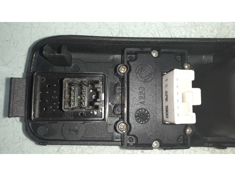 Recambio de mando elevalunas delantero izquierdo para alfa romeo 156 1.6 16v t.spark distinctive referencia OEM IAM 156016100 A2