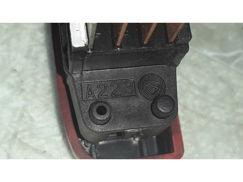 Recambio de warning para alfa romeo 156 1.6 16v t.spark distinctive referencia OEM IAM A223  CONECTOR 8 PINES