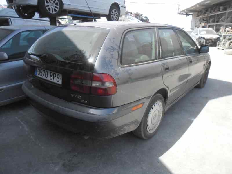 volvo v40 familiar del año 2001