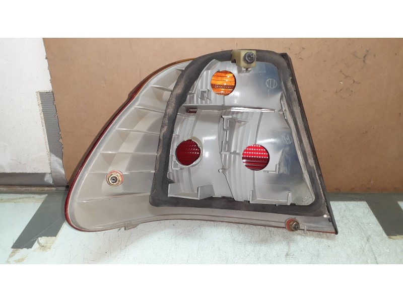 Recambio de piloto trasero derecho para bmw serie 3 berlina (e46) 320d referencia OEM IAM 230012  