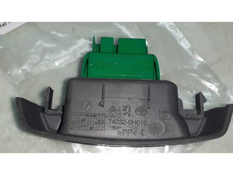 Recambio de mando elevalunas delantero izquierdo para peugeot 107 urban referencia OEM IAM 742320H010  CONECTOR 4 PINES